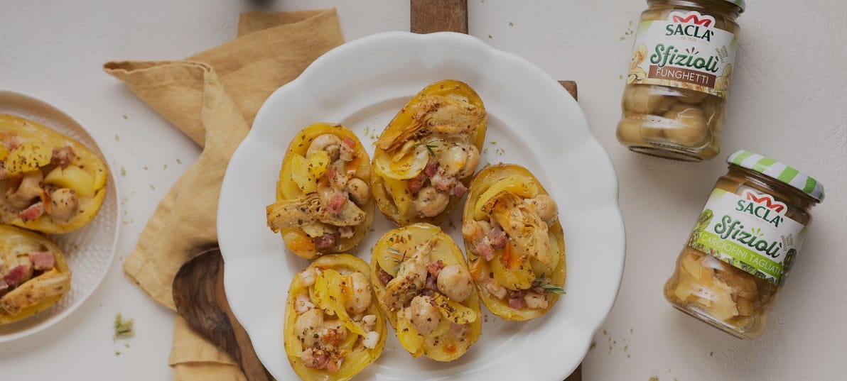 Pommes de terre farcies à la scamorza fumée, au bacon, aux artichauts et aux champignons