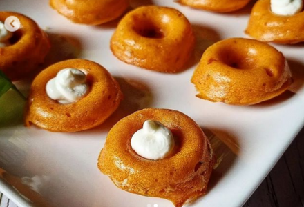 Donuts à la sauce tomate et fromage frais