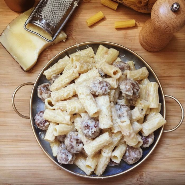 Rigatonni aux boulettes de bœuf et sauce à la truffe blanche d&rsquo;été