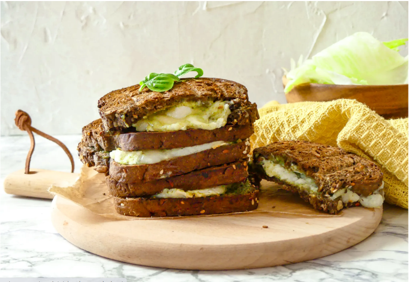 Grilled cheese pesto et chèvre
